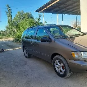 Toyota Sienna 1998