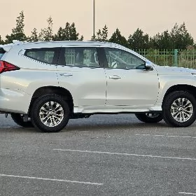 Mitsubishi Pajero 2020