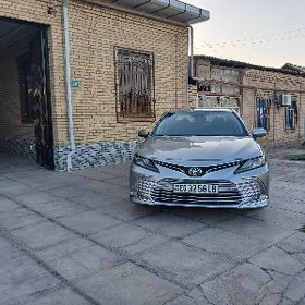 Toyota Camry 2021