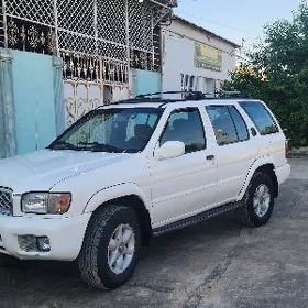 Nissan Pathfinder 2000