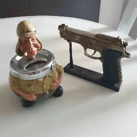 Зажигалка и пепельница