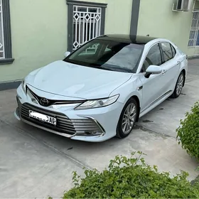 Toyota Camry 2021