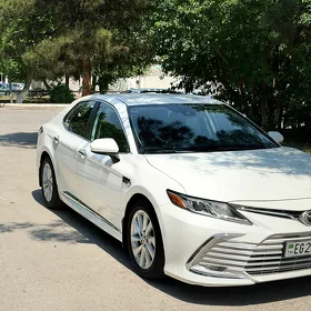 Toyota Camry 2021