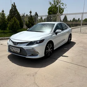 Toyota Camry 2021