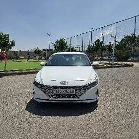 Hyundai Elantra 2022