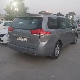 Toyota Sienna 2012