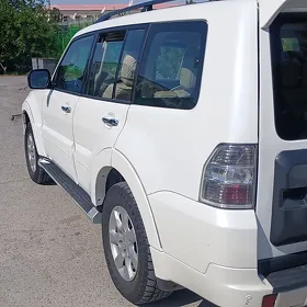 Mitsubishi Pajero 2013