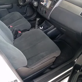 Nissan Versa 2011