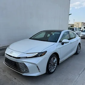 Toyota Camry Hybrid 2025