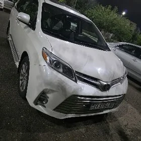 Toyota Sienna 2017
