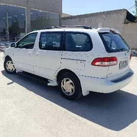 Toyota Sienna 2003