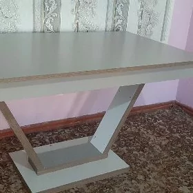 Мебельный стол