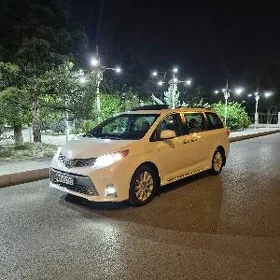 Toyota Sienna 2016