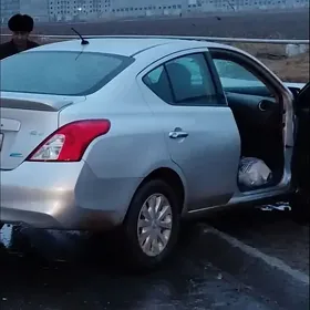 Nissan Versa 2013