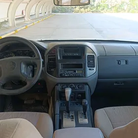 Mitsubishi Pajero 2002