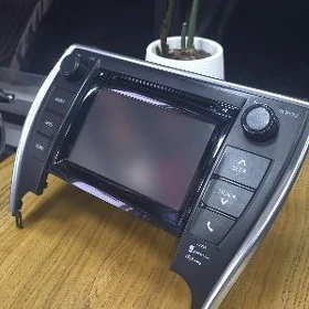 Monitor Camry aziyada