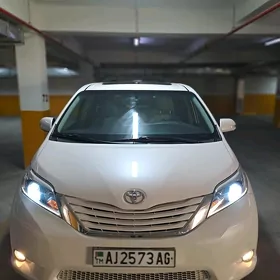 Toyota Sienna 2016