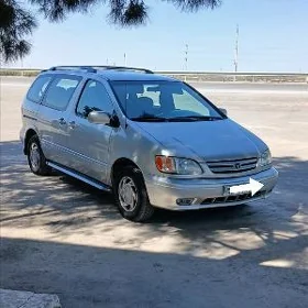 Toyota Sienna 2002