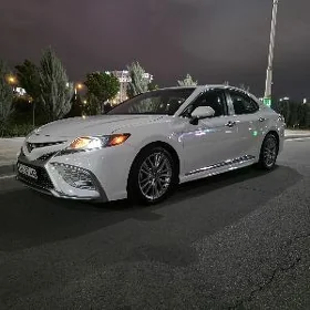 Toyota Camry 2021
