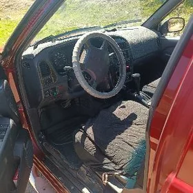 Nissan Pathfinder 1998