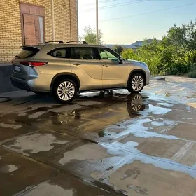 Toyota Highlander 2020