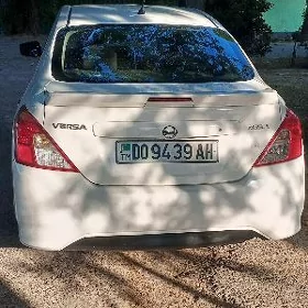 Nissan Versa 2016