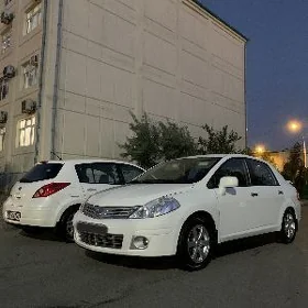 Nissan Versa 2011