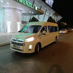 Toyota Hiace 2019
