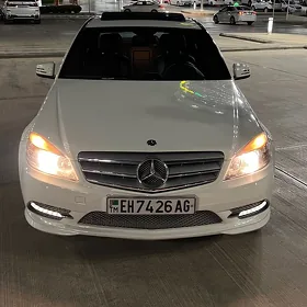 Mercedes-Benz C300 2011