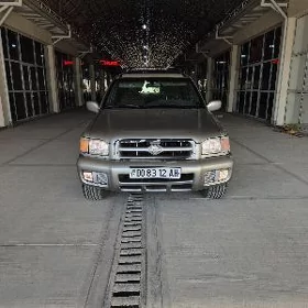 Nissan Pathfinder 2000