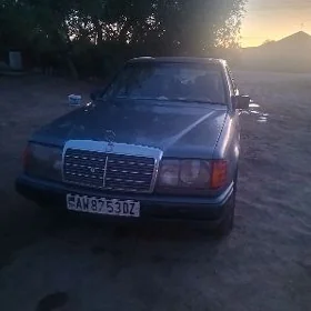 Mercedes-Benz C320 1988