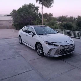 Toyota Camry 2025