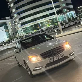 Mercedes-Benz C300 2011