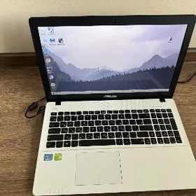 Noutbuk Asus