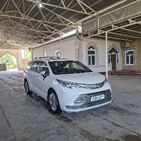 Toyota Sienna 2024