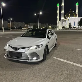 Toyota Camry 2021
