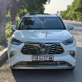 Toyota Highlander 2021