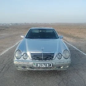 Mercedes-Benz E320 2001