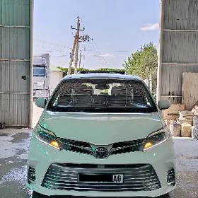 Toyota Sienna 2020