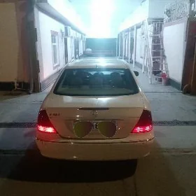 Mercedes-Benz E320 2003