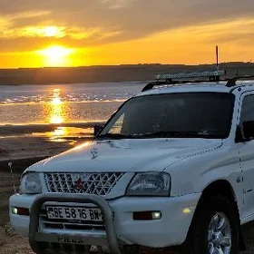 Mitsubishi L200 2004