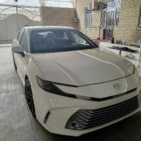 Toyota Camry 2025