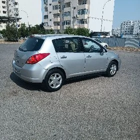 Nissan Tiida 2006