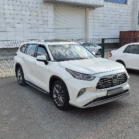 Toyota Highlander 2021