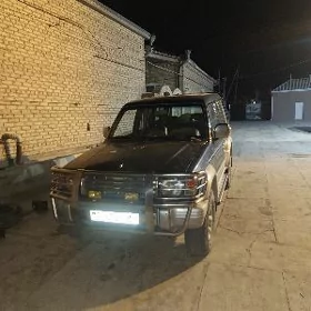 Mitsubishi Pajero 1995
