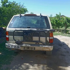 Nissan Pathfinder 1995