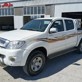 Toyota Hilux 2011