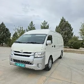 Toyota Hiace 2023