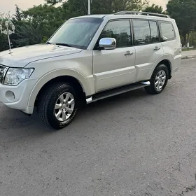 Mitsubishi Pajero 2013