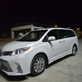 Toyota Sienna 2019